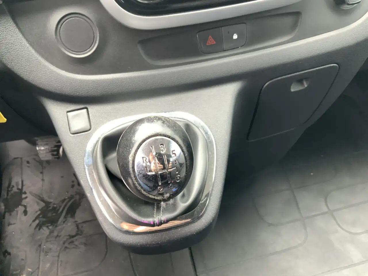 Transporter mit Doppelkabine 1.6 dCi T29 L2H1 Dub Cab 5 Zits Airco Cruise Navi 1.6 dCi T29 L2H1 Dub Cab 5 Zits Airco Cruise Navi- Photo 6