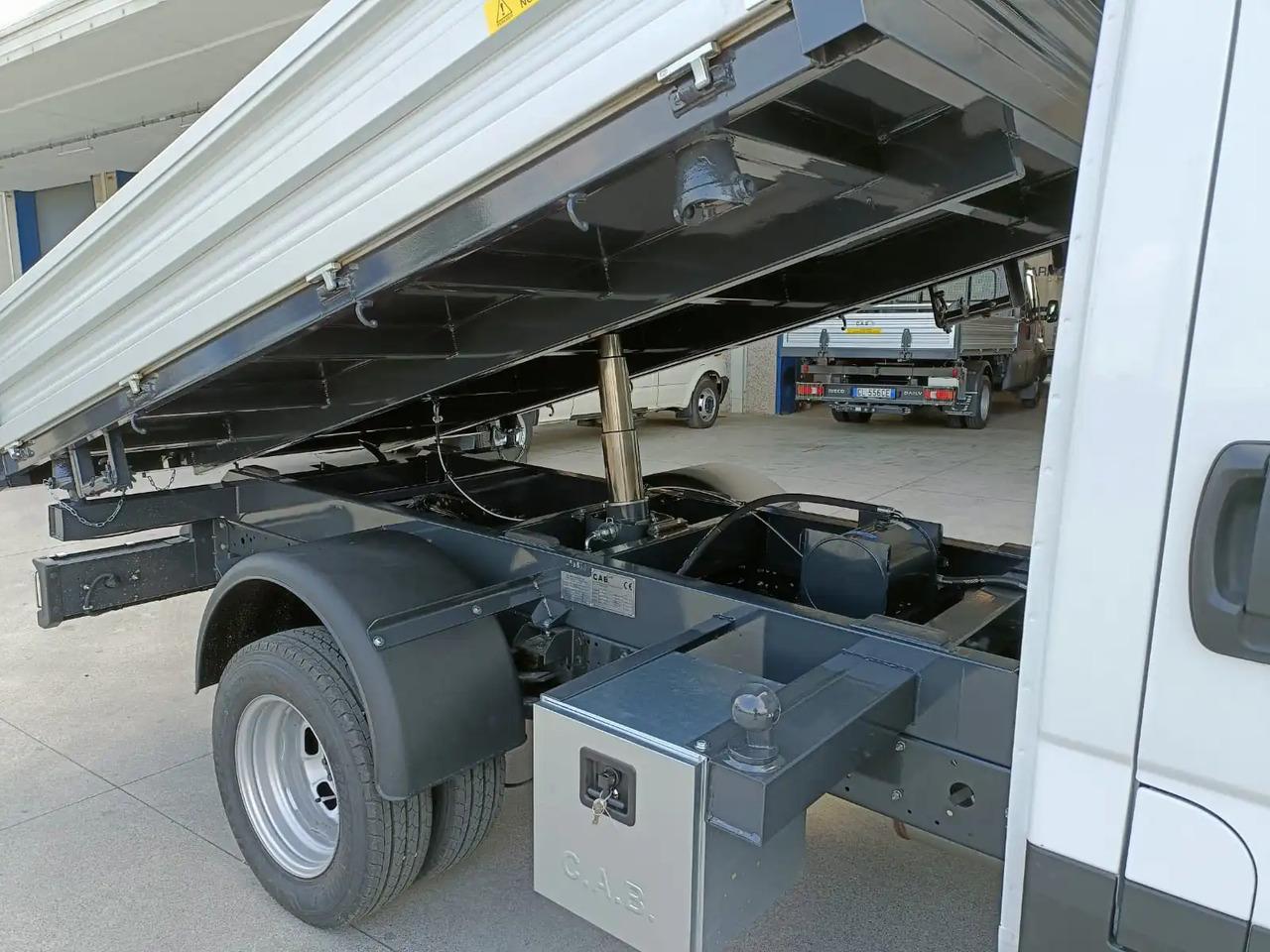 Kipper Transporter IVECO DAILY 35C16 3000 cc KM 0 IVECO DAILY 35C16 3000 cc KM 0- Photo 6