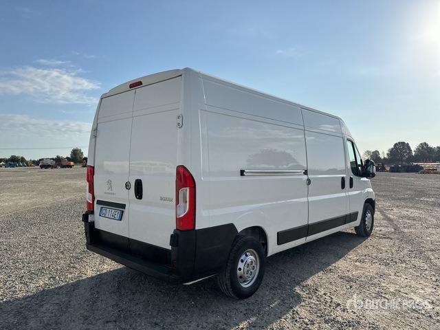 Small van 2020 Peugeot Boxer 333 L3H2 2.2 BLUEHDU 140CV S&S Van Truck 2020 Peugeot Boxer 333 L3H2 2.2 BLUEHDU 140CV S&S Van Truck- Photo 4