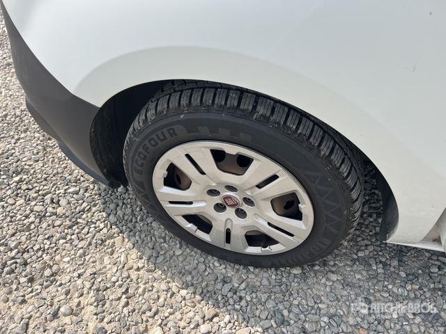 Small van 2019 Fiat Doblo Cargo Autocarro furgonato 2019 Fiat Doblo Cargo Autocarro furgonato- Photo 5