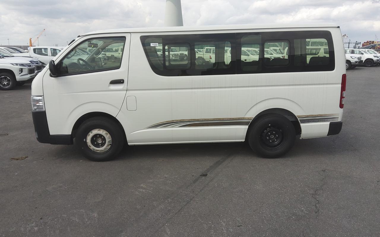Kleinbus Hiace STANDARD ROOF 2.5L Diesel Manual Hiace STANDARD ROOF 2.5L Diesel Manual- Photo 3