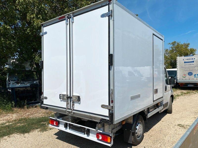 Refrigerated van- Photo 3