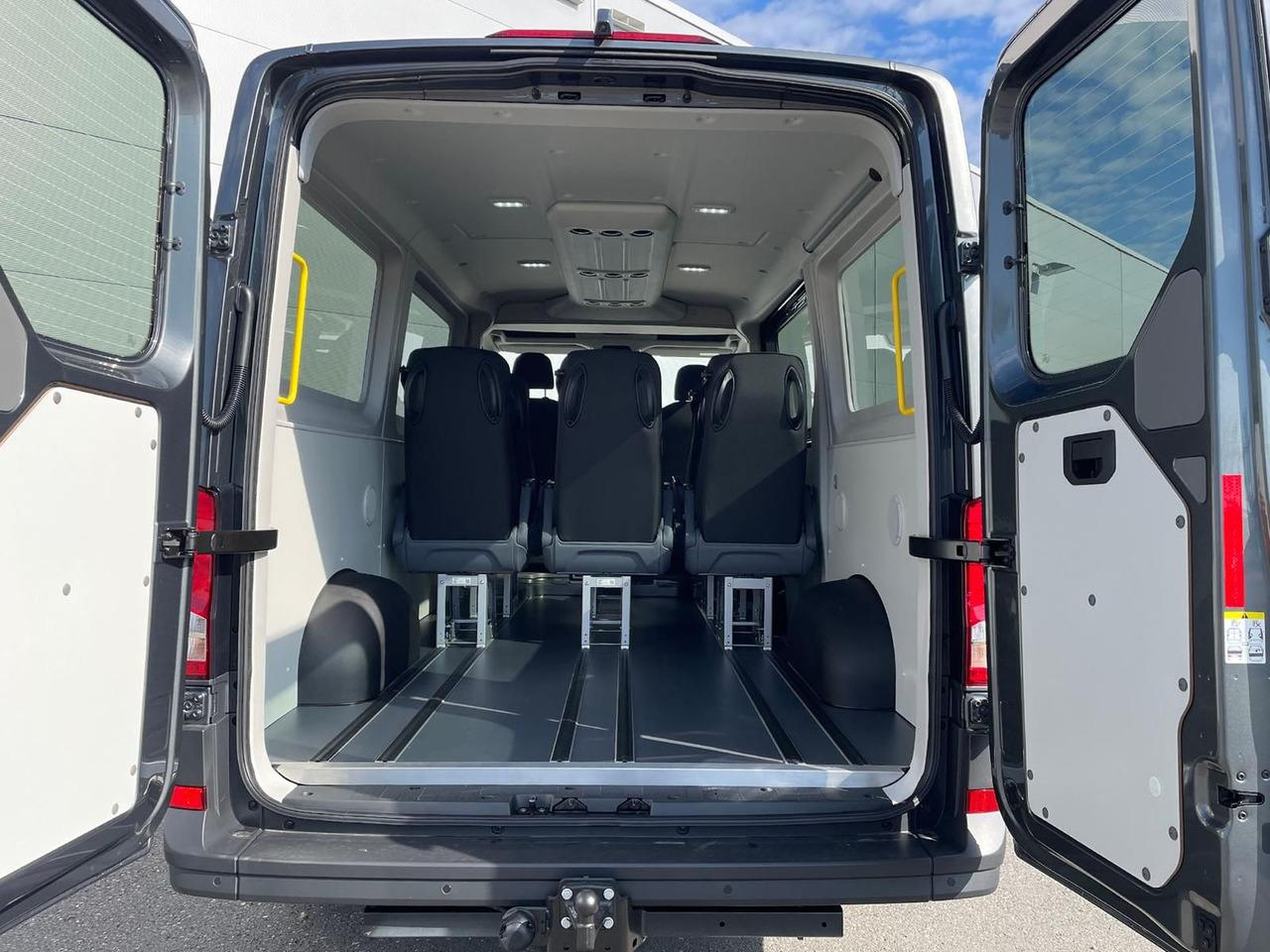 Kleinbus MAN TGE 3.180 Kombi L3H2 LED ACC NAVI SITZHZ MAN TGE 3.180 Kombi L3H2 LED ACC NAVI SITZHZ- Photo 9