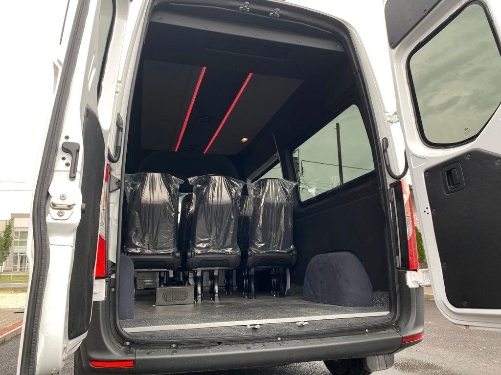 Minibus- Photo 8