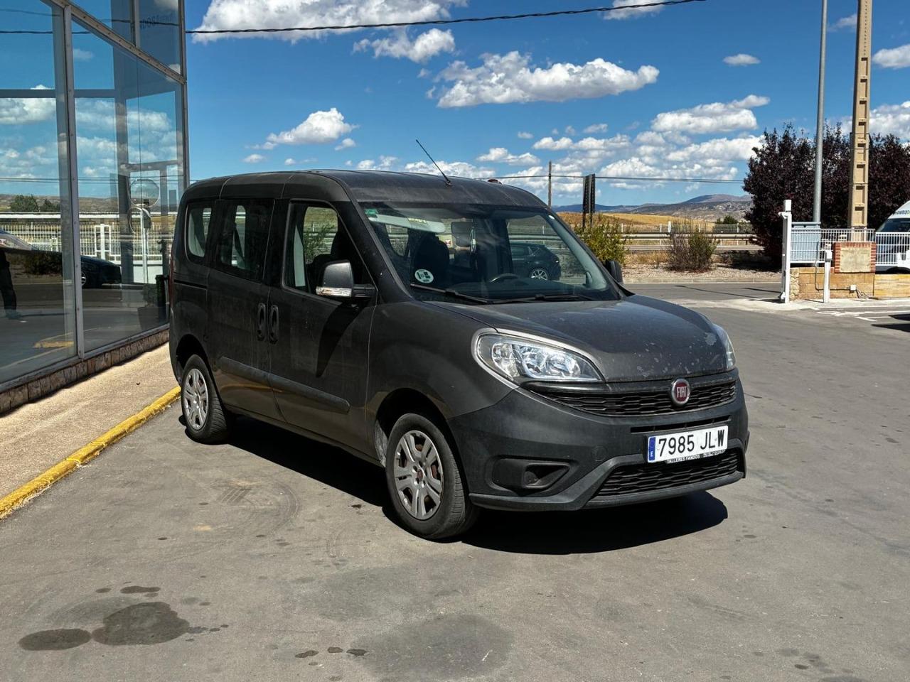Kastenwagen Furgón Fiat Dobló 5 plazas Furgón Fiat Dobló 5 plazas- Photo 3