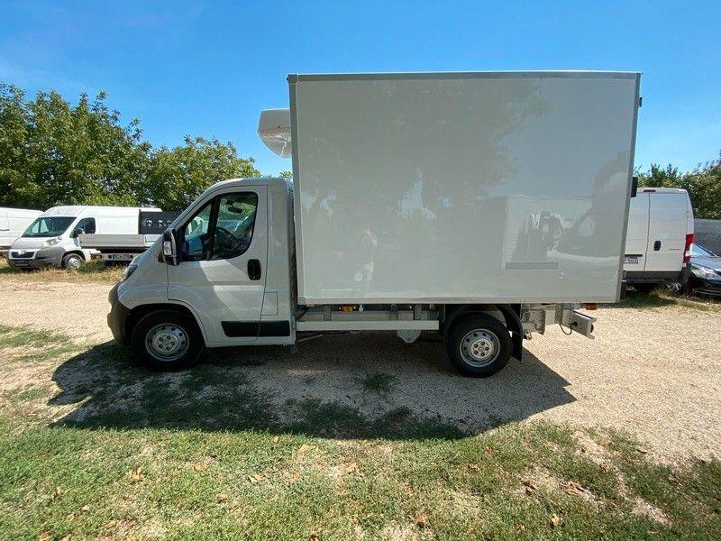 Refrigerated van- Photo 2