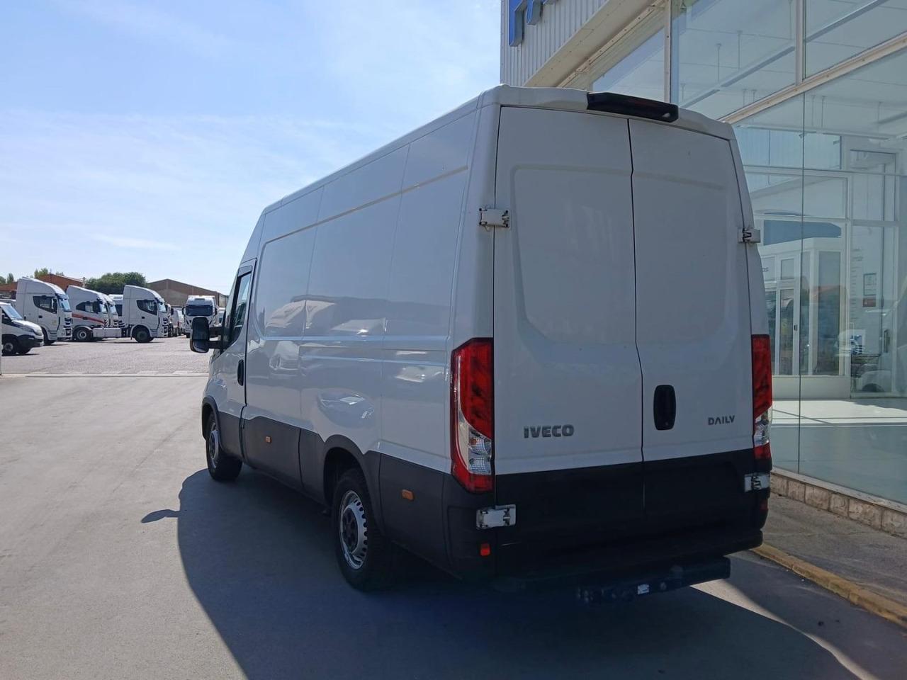 Kastenwagen Furgón IVECO 35S16 V 12m3 Furgón IVECO 35S16 V 12m3- Photo 4
