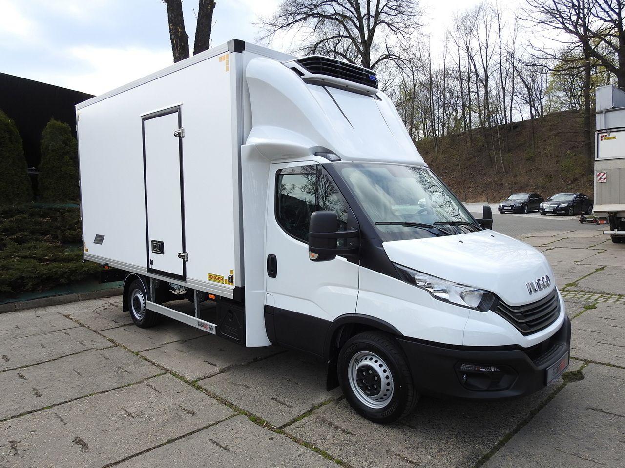 Refrigerated van DAILY 35S16 NEW REGRIGERATOR BOX -10*C 8 PALLETS HEATING FUNCTION POWER SUPPLY 230V CRUISE CONTROL AIR CONDITIONING 160HP DAILY 35S16 NEW REGRIGERATOR BOX -10*C 8 PALLETS HEATING FUNCTION POWER SUPPLY 230V CRUISE CONTROL AIR CONDITIONING 160HP- Photo 4