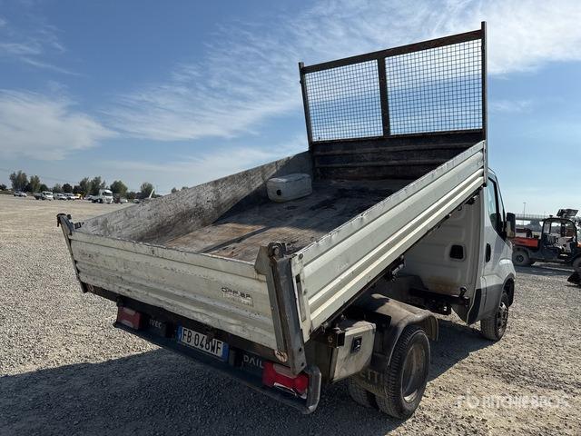Tipper van 2015 Iveco Daily 35-110 Autocarro ribaltabile: carichi leggeri 2015 Iveco Daily 35-110 Autocarro ribaltabile: carichi leggeri- Photo 6