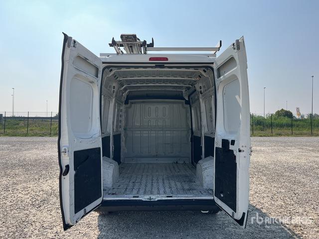 Kleintransporter 2021 Peugeot Boxer 333 L2H2 2.2 BLUEHDI 140CV S&S Van Truck 2021 Peugeot Boxer 333 L2H2 2.2 BLUEHDI 140CV S&S Van Truck- Photo 5