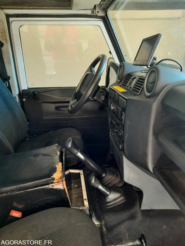 Pick-up Camion hydrocureur LAND ROVER Defender - 2014 / 142 462 KM Camion hydrocureur LAND ROVER Defender - 2014 / 142 462 KM- Photo 4