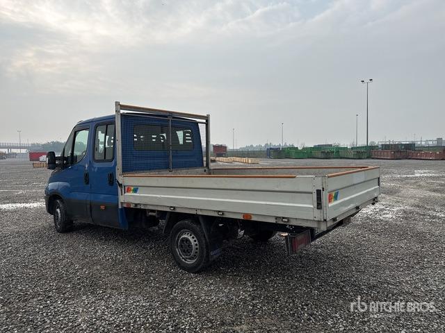 Flatbed van 2015 Iveco Daily 33-110 Crew Cab Flatbed Truck 2015 Iveco Daily 33-110 Crew Cab Flatbed Truck- Photo 2
