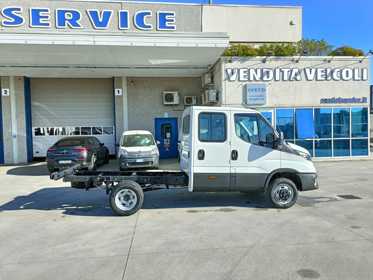 Transporter IVECO DAILY 35C16 DOPPIA CABINA 7 POSTI IVECO DAILY 35C16 DOPPIA CABINA 7 POSTI- Photo 4