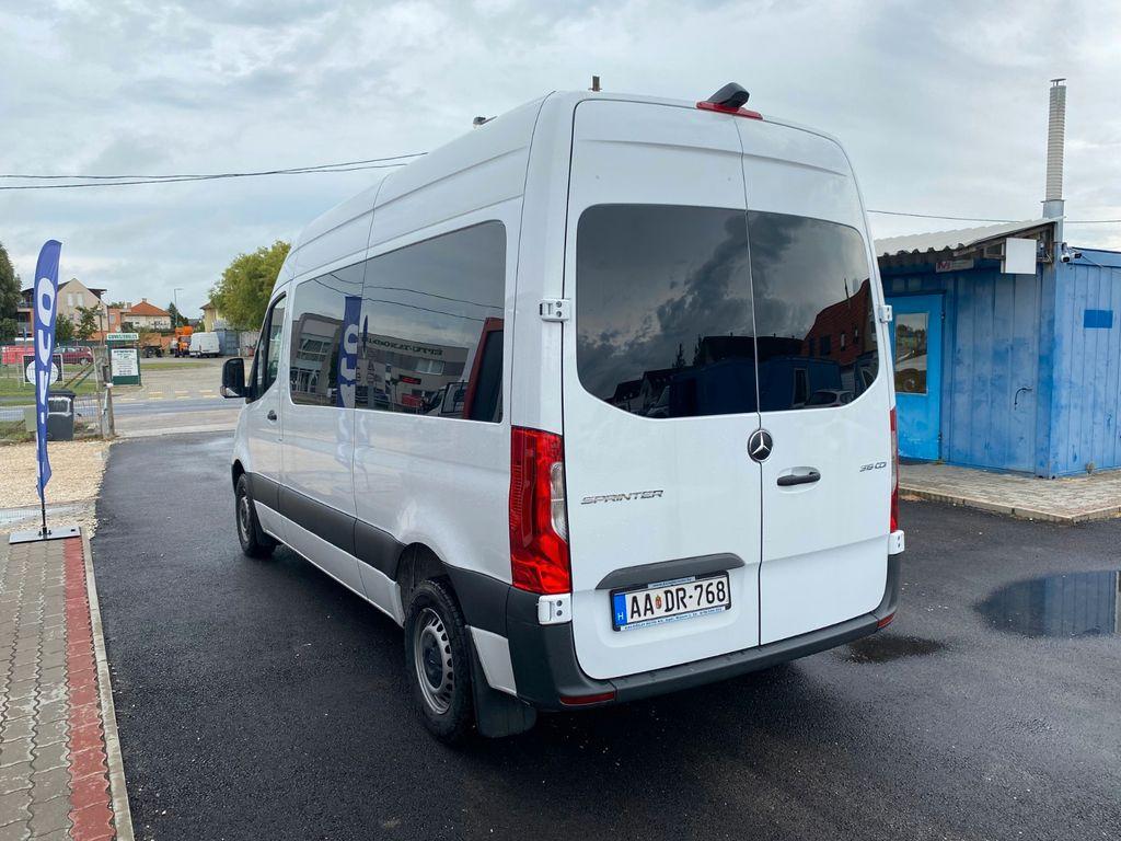 Minibus- Photo 5