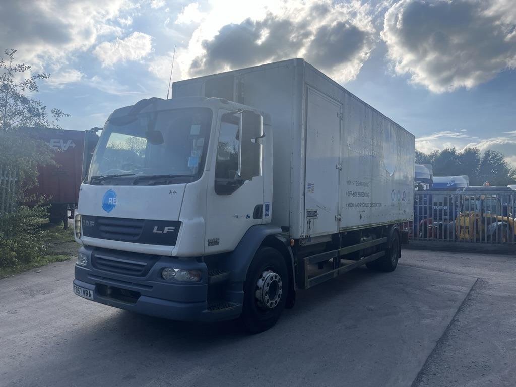 Koffer Transporter 55LF 220 4x2 Box Van 55LF 220 4x2 Box Van- Photo 2