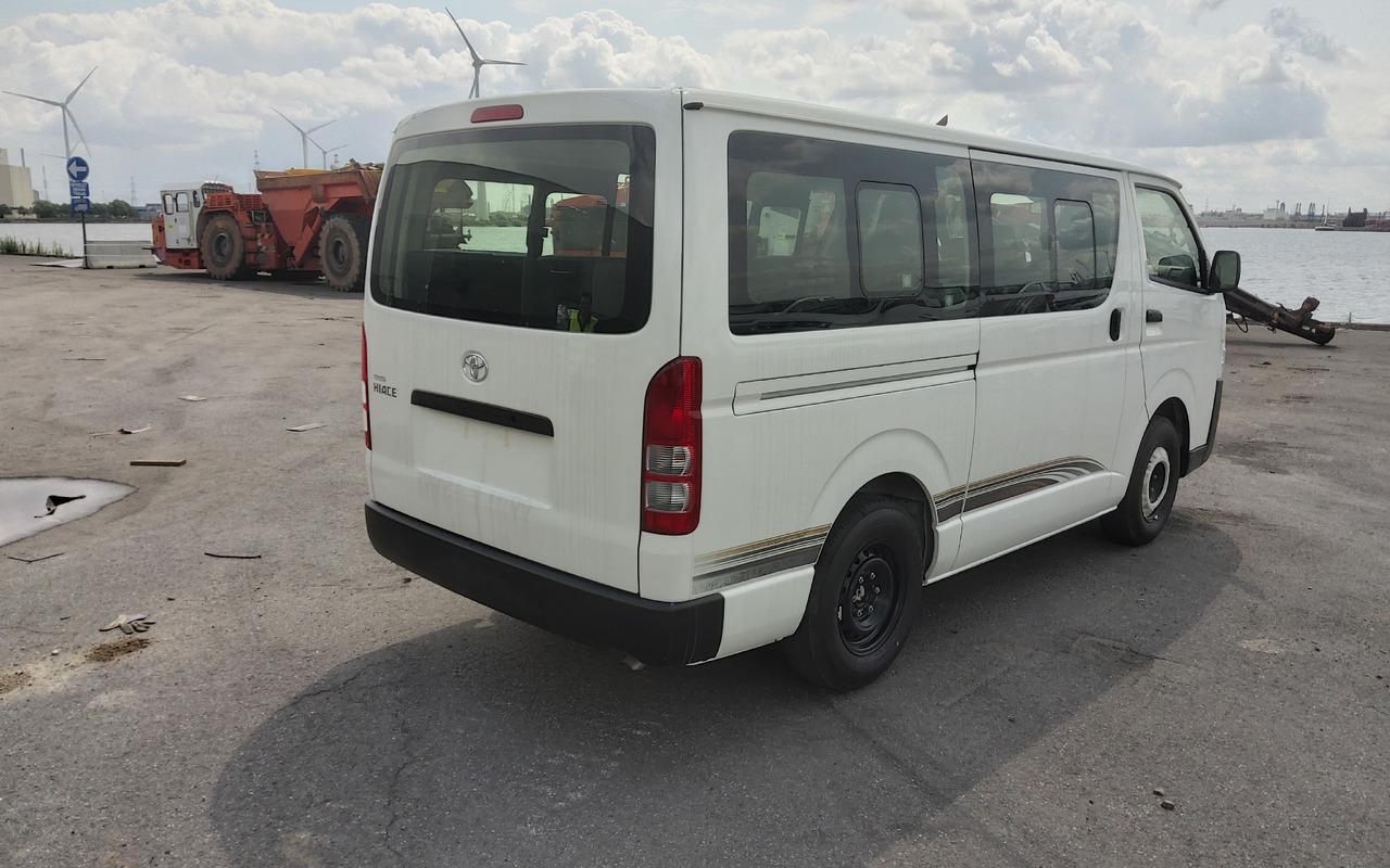 Kleinbus Hiace STANDARD ROOF 2.5L Diesel Manual Hiace STANDARD ROOF 2.5L Diesel Manual- Photo 6