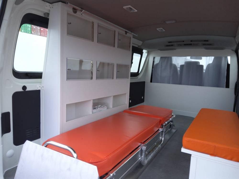 Kleinbus Hiace STANDARD ROOF ambulance 2.5L Diesel Manual Hiace STANDARD ROOF ambulance 2.5L Diesel Manual- Photo 6