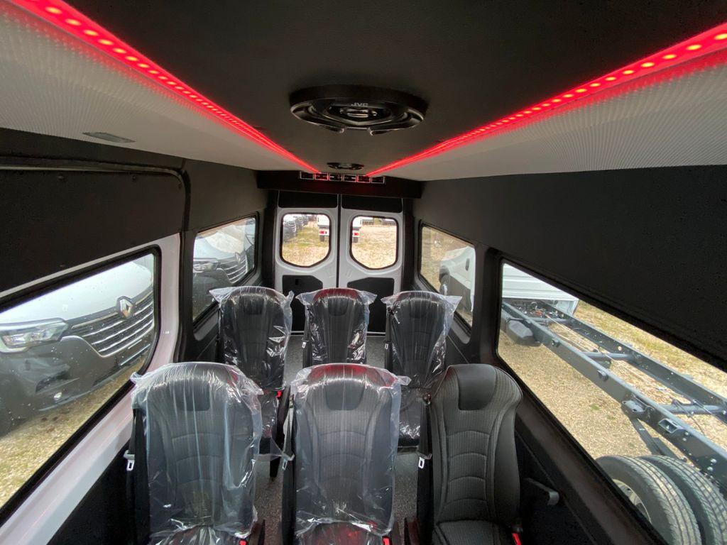 Minibus- Photo 9