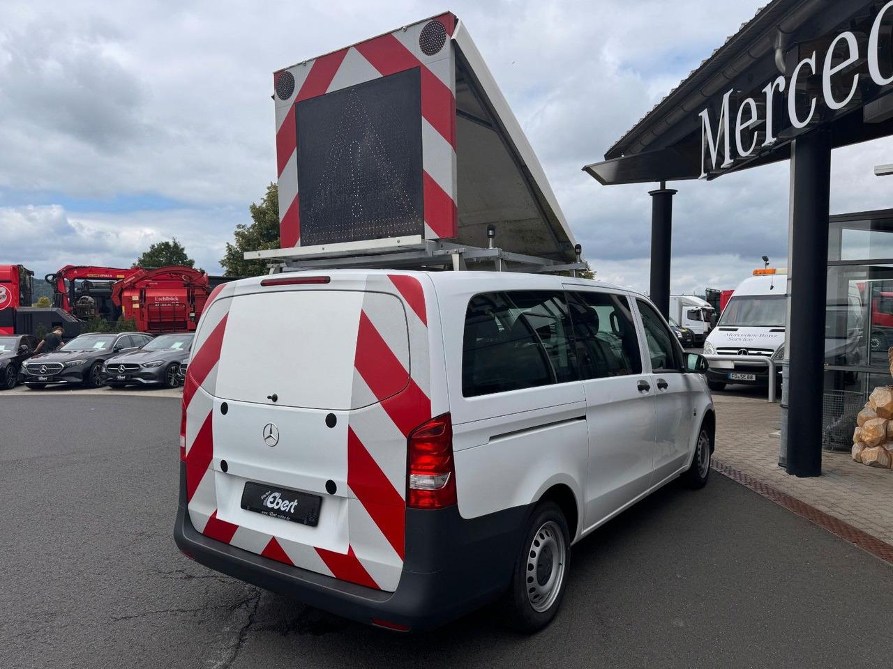 Kleintransporter Mercedes-Benz Vito 111 CDI Tourer Begleitfahrzeug BF3+ / WVZ Mercedes-Benz Vito 111 CDI Tourer Begleitfahrzeug BF3+ / WVZ- Photo 3