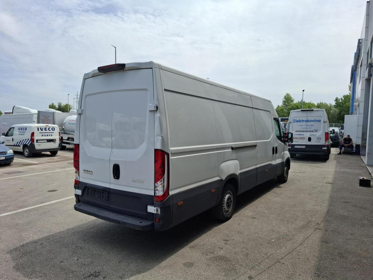 Passenger van Daily 35S16V Daily 35S16V- Photo 4